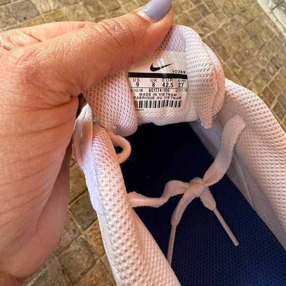 Nike White Sneakers with blue green  Swoosh - Picture 8 of 11